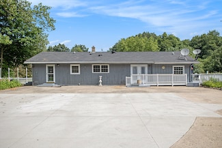 11303 W Dr N, Bellevue, MI 49021