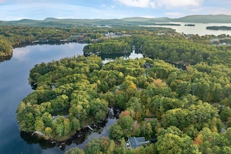86 River St, Wolfeboro, NH 03894