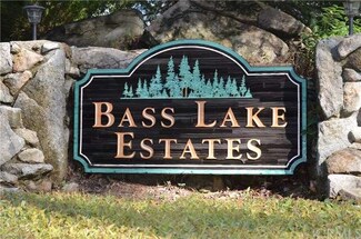37 Creekside Ln, Bass Lake, CA 93604