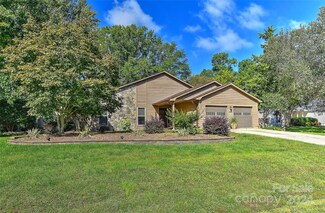 6901 Whipps Cross Ct, Charlotte, NC 28277