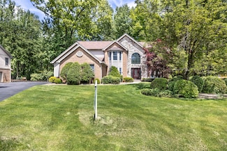 5521 Lohr Lake Dr, Ann Arbor, MI 48108