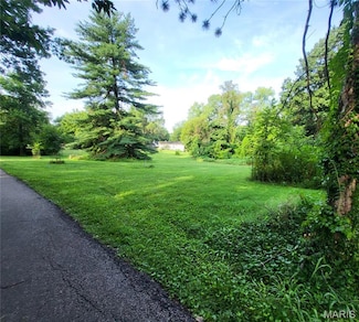 4 Hadley Ct, Edwardsville, IL 62025