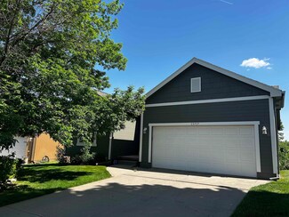 13717 S 14th St, Bellevue, NE 68123