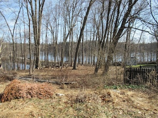 1 Bridge Ln, Shenorock, NY 10598