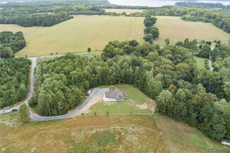 85 N Lake Dr, Hartfield, VA 23071