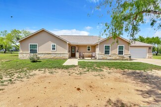 15517 Benton City Rd, von Ormy, TX 78073