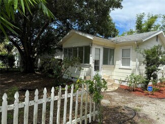 2391 10th St, Sarasota, FL 34237