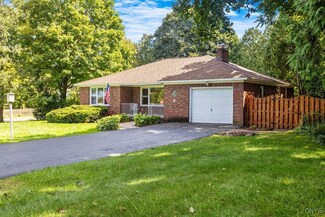 20 Richlee Dr, Camillus, NY 13031