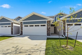 227 NW Waverly Dr, Waukee, IA 50263