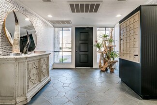 1110 Sherwood Ln Unit 212, Nichols Hills, OK 73116
