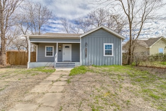 1110 Chestnut St, Bonham, TX 75418