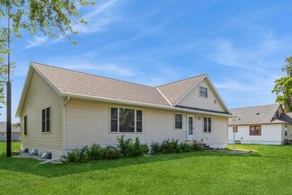 212 State St, Elrosa, MN 56325