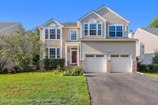 27 Mulberry Ln, Holmdel, NJ 07733