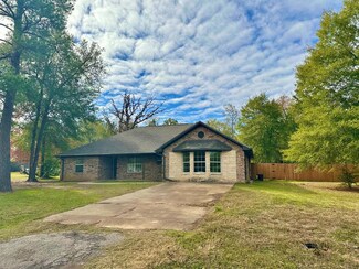 212 Woodcrest St, Elkhart, TX 75839