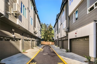 18514 Meridian Ave N Unit F, Shoreline, WA 98133