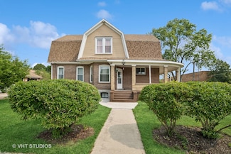 558 N Crystal St, Elgin, IL 60123