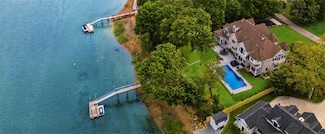 18 Cedar Ln, Setauket, NY 11733