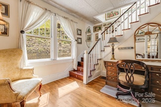 153 Skyway Dr, Marshall, NC 28753