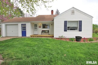 210 Maplewood Blvd, Dunlap, IL 61525