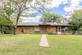 1004 Holiday Cir, Kemp, TX 75143