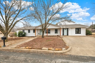217 W Driftwood Dr, Fredericksburg, TX 78624
