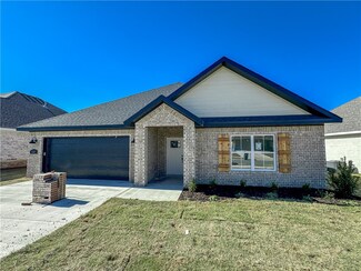 225 S Maroon Ave, Fayetteville, AR 72704