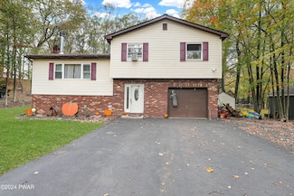 161 Lakeview Dr, Dingmans Ferry, PA 18328