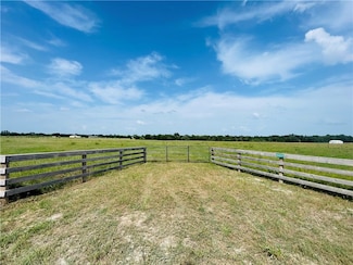 8409 S Hickory Loop, Calvert, TX 77837