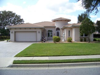 39215 Treeline Dr, Lady Lake, FL 32159