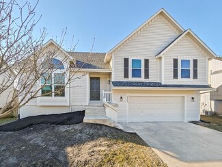 521 E Acorn St, Gardner, KS 66030