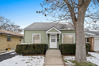 1020 Solfisburg Ave, Aurora, IL 60505