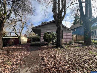 1060 Fir (-1070) St S, Salem, OR 97302