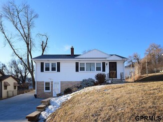 8517 Underwood Ave, Omaha, NE 68114