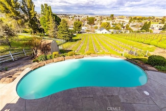 940 Walnut Dr, Paso Robles, CA 93446