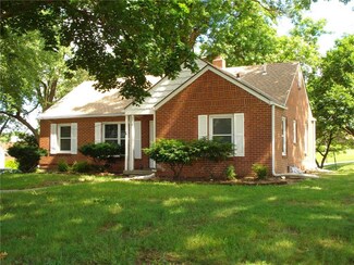 2018 NE 48th St, Kansas City, MO 64118