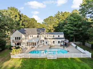 22 Fairway Ln, Pembroke, MA 02359