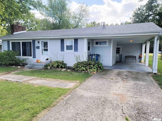 221 Hickory St, Flora, IL 62839