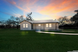 384 Rose Blvd, Charlotte, TX 78011