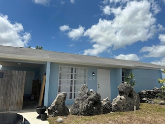 201 NE Solida Cir, Port Saint Lucie, FL 34983