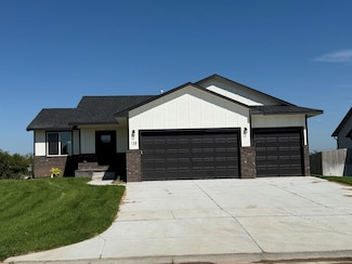 138 Poplar Cir, Goddard, KS 67052