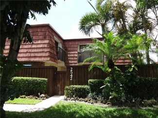 2542 SW 15th St, Deerfield Beach, FL 33442