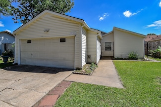 11366 Oakcenter Dr, Houston, TX 77072