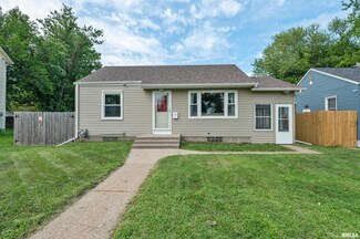 2412 Bellevue Ave, Bettendorf, IA 52722