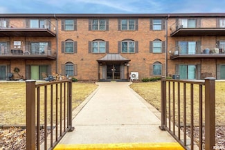 1360 Kimberly Ridge Rd Unit 113, Bettendorf, IA 52722