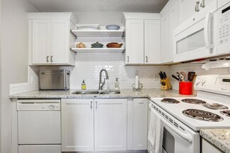 26 10th St W Unit 1205, Saint Paul, MN 55102
