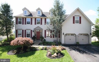 8 Oxford Dr, Morgantown, PA 19543