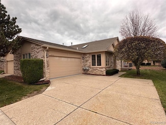 18980 Lauren Dr Unit 72, Clinton Township, MI 48038