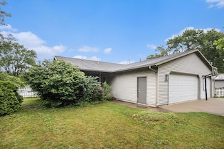 27418 Orchard Dr, Sturgis, MI 49091