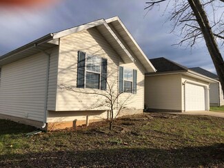 1746 S Eastland St, Springfield, MO 65802