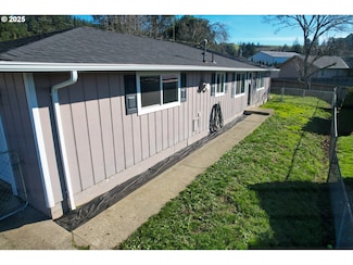 1808 Sunset Ct, Myrtle Point, OR 97458